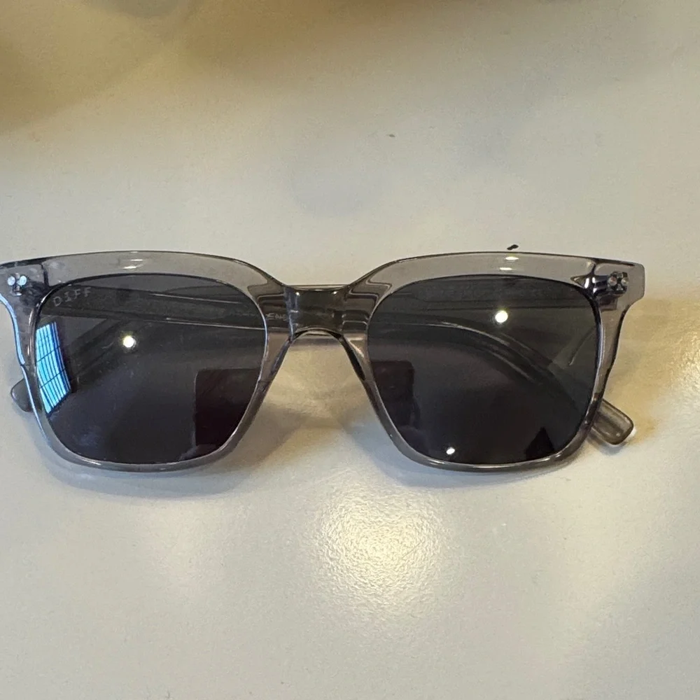 Quay, Ray-Ban, Le Specs, DiffSunglasses Collection - Picture 7 of 7